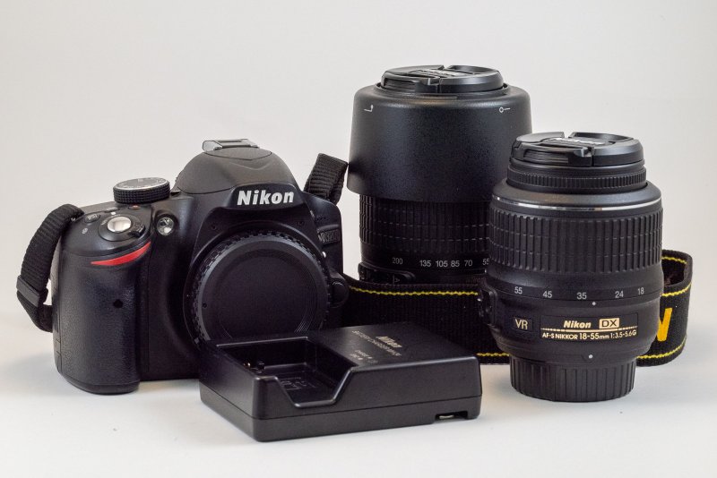 Nikon/Nikon D3200 数位单眼相机 附18-55mm镜头+55-200mm 快门数4953 双手机 双手镜头 Niko - 相机 - 其他金属 黑色