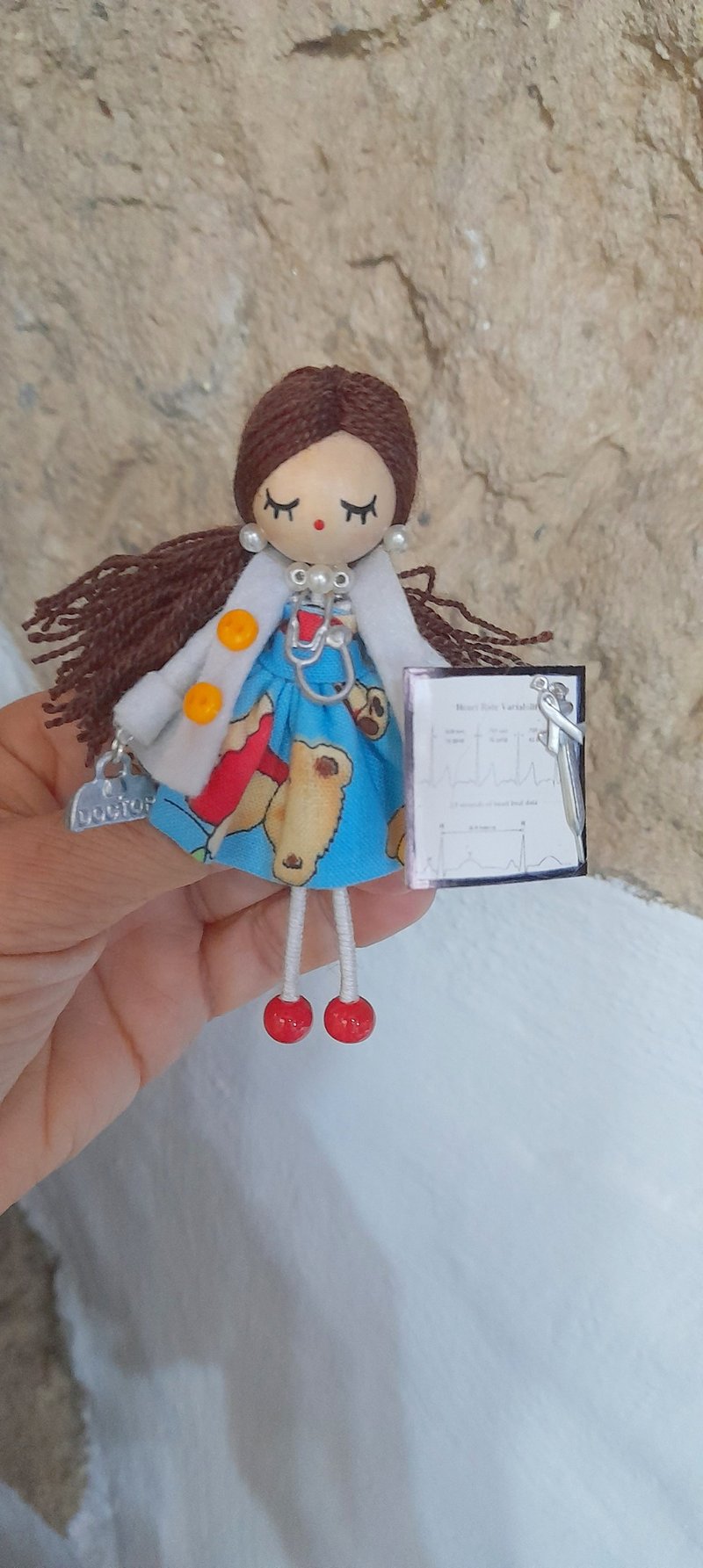 Doctor Brooch doll - 胸针 - 木头 白色