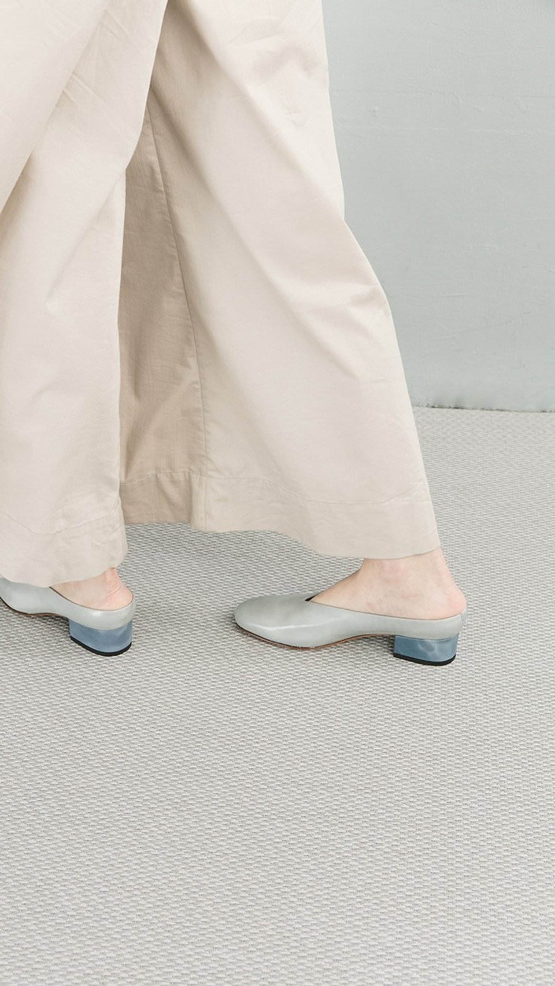 HTHREE 3.4圆头U领穆勒跟鞋 / 雾白 / 跟鞋 / Umules Heels - 穆勒鞋 - 真皮 白色