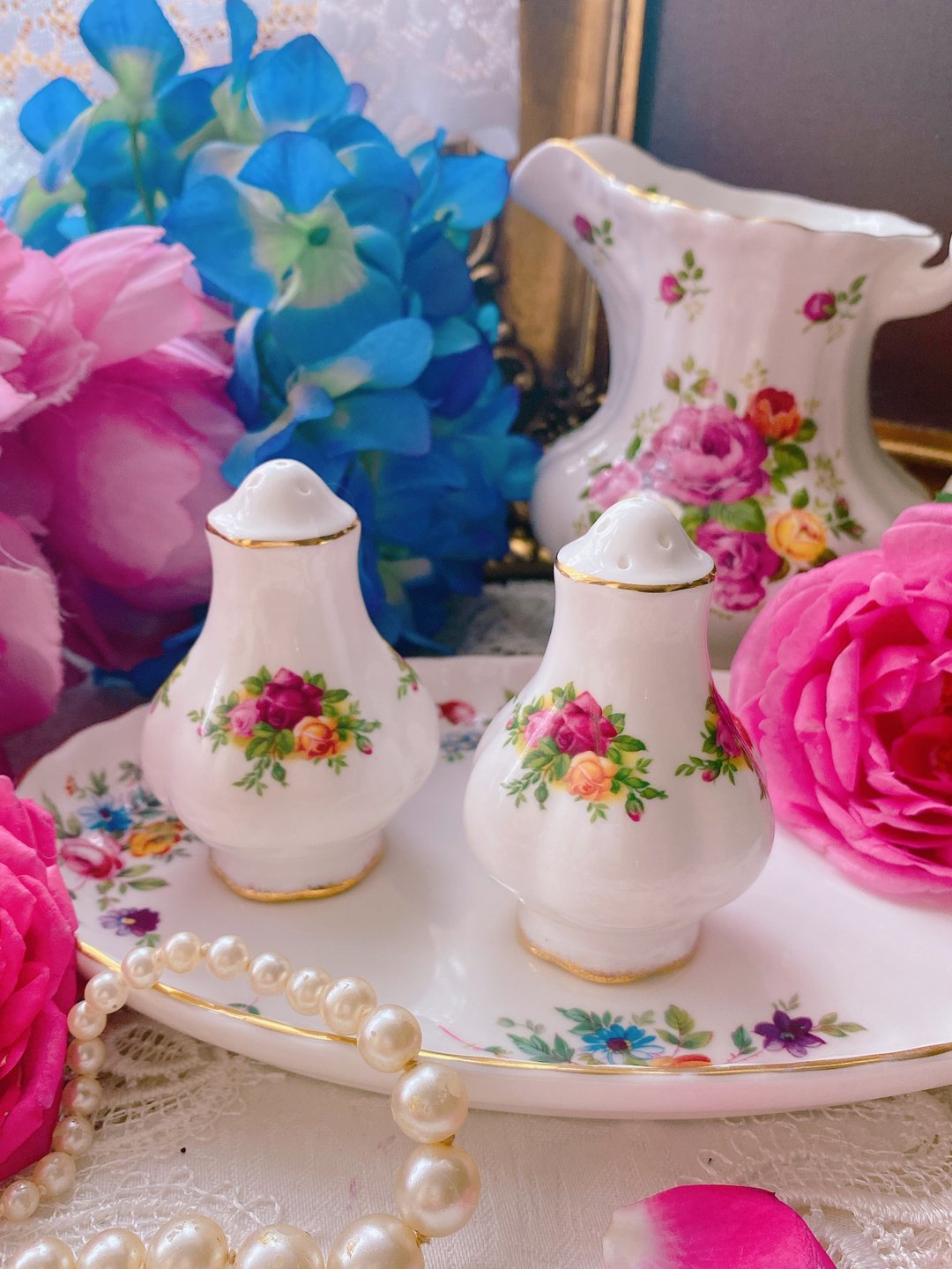 英国皇家阿尔巴特Royal Albert22k镶金玫瑰胡椒盐罐两件组库存品 - 调味罐/酱料瓶 - 瓷 红色