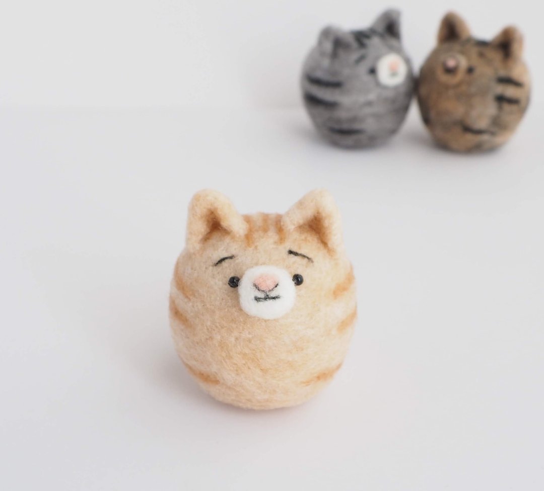 Mayu(eyebrows) red tabby cat needle felt (wool felt) - 玩偶/公仔 - 羊毛 咖啡色