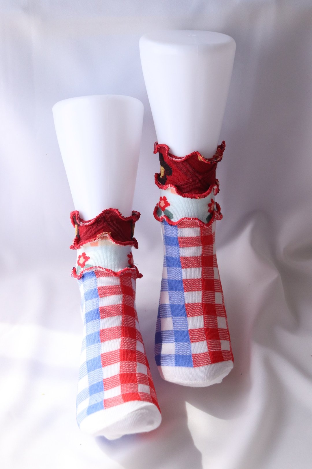 红×蓝 彩色荷叶边袜子 抢眼袜子 个性袜子 22.5～25 女袜 socks - 袜子 - 其他材质 红色