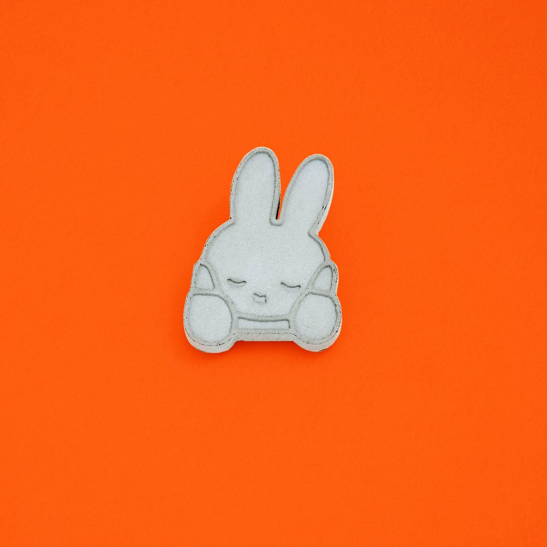 白日梦 Miffy 水泥襟章 - 胸针 - 水泥 灰色