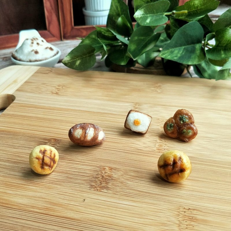 拟真羊毛毡面包-耳针 - 耳环/耳夹 - 羊毛 橘色