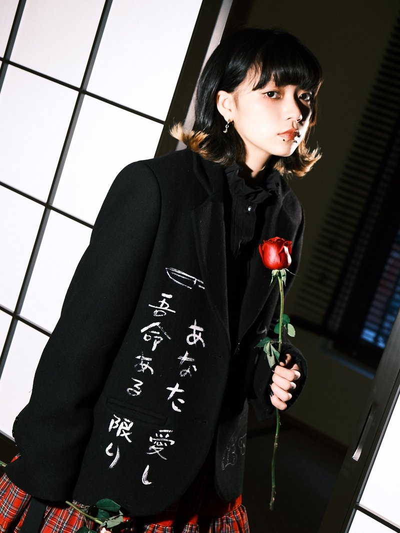 【秋冬新时尚】Meugler牛稠岛牛稠暴走连合 日文涂鸦黑色羊毛西服 - 女装西装外套/风衣 - 羊毛 黑色