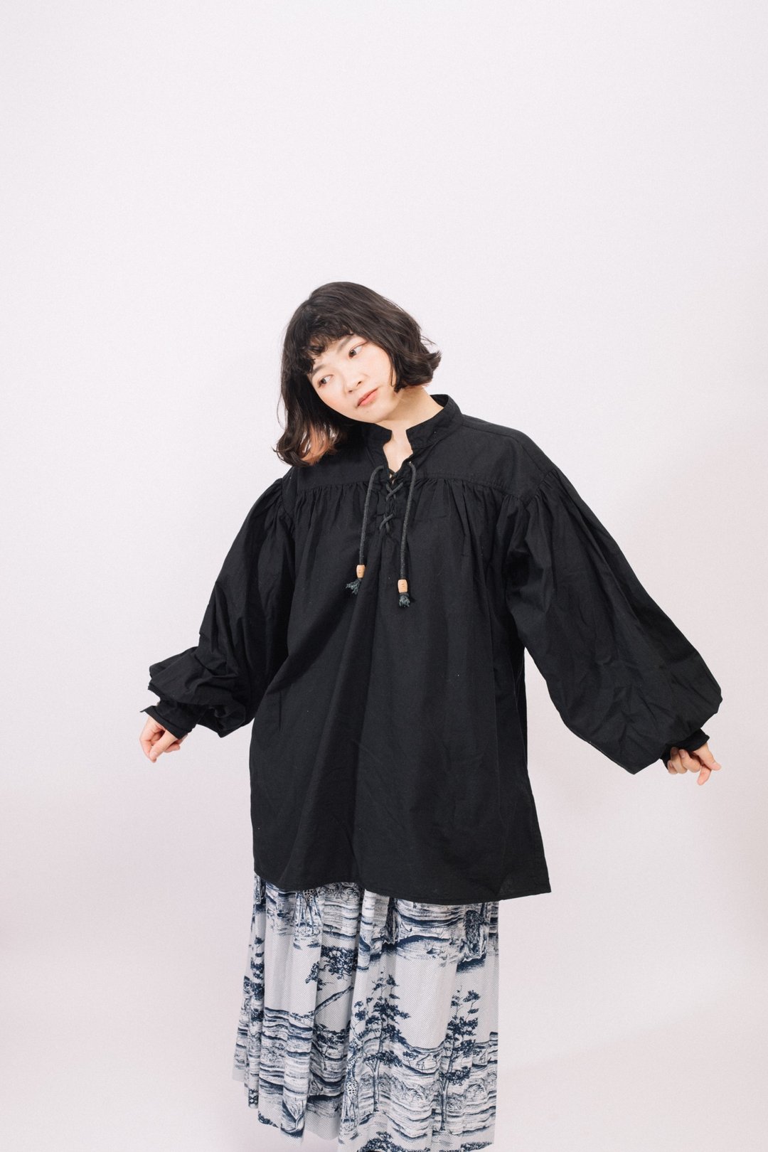 Medieval Style Lace-Up Shirt 中世纪风绑带上衣【初恋贩卖所】 - 女装上衣 - 棉．麻 黑色