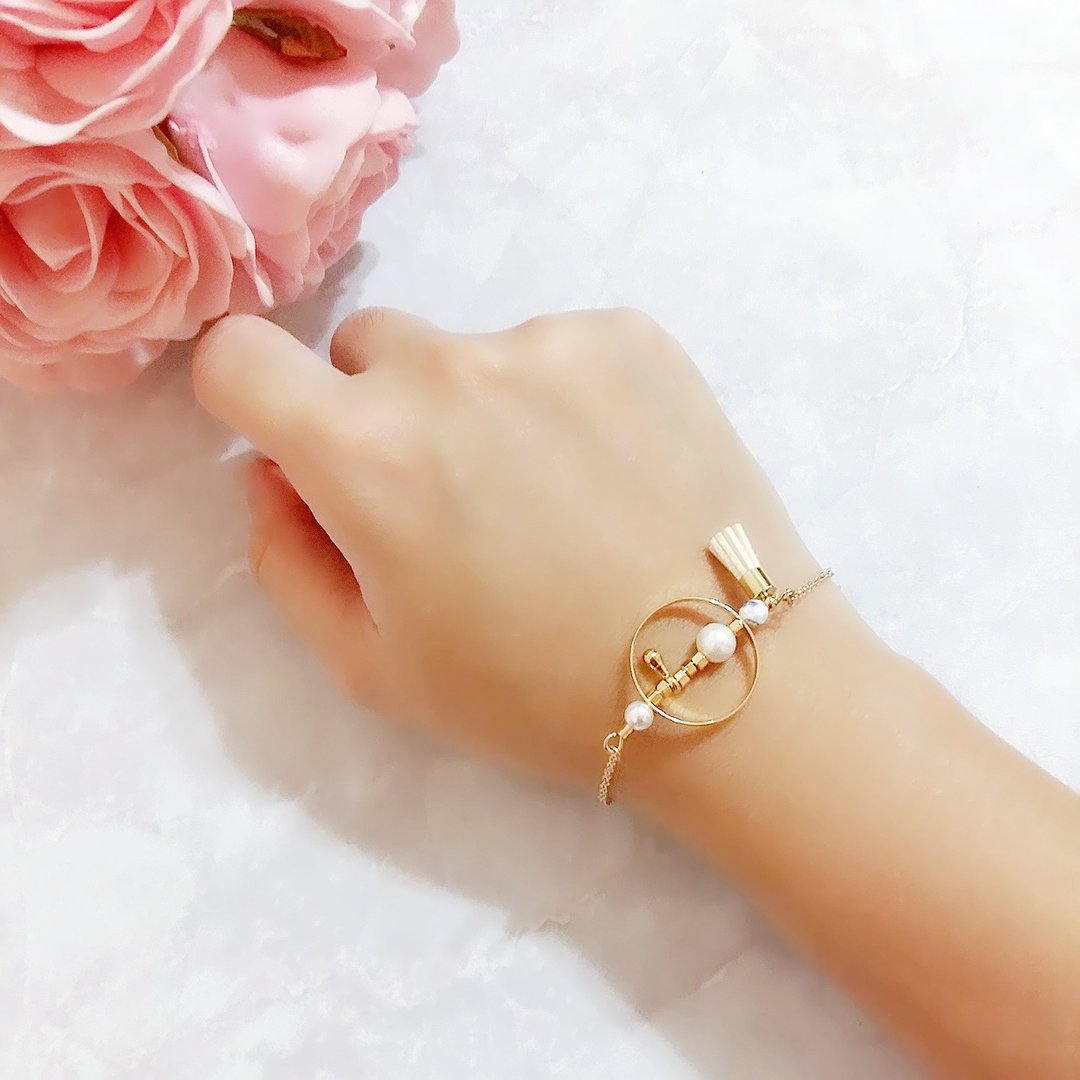 ::甜蜜邂逅系列:: 甜蜜浪漫贝壳珍珠捕梦网流苏手链 / ::Sweet Encounter Collection:: Gold Plated Mystery Rotating Planet Bracelet, Pearl Beads with Tassel Dream Catcher Bracelet - 手链/手环 - 其他金属 金色