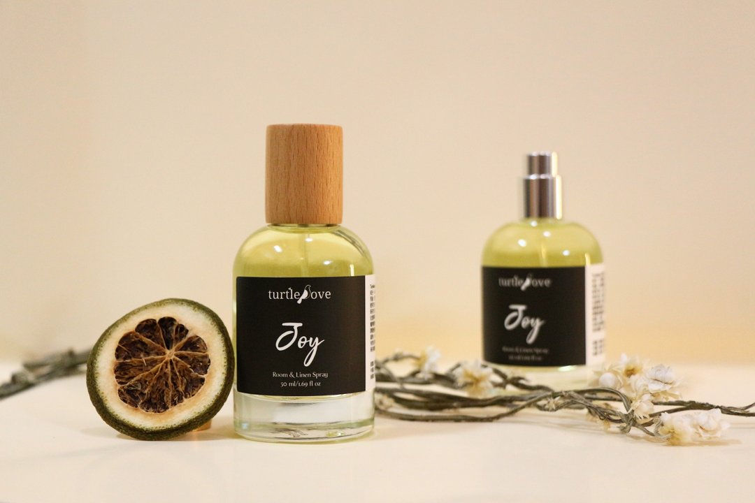 Joy - turtledove 有音乐的精油喷雾 50ml - 香薰/精油/线香 - 精油 黄色