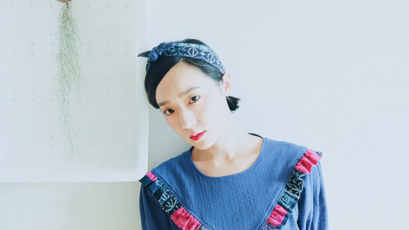 肌里竹节花柄藏蓝拼布//手绑发带Patchwork  Tibetan blue Headband - 发饰 - 棉．麻 蓝色