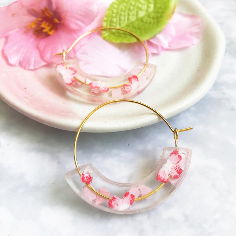 樱花月亮镀金圈式耳环 - 特别版 - 耳环/耳夹 - 塑料 