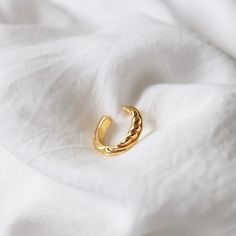 Gold Mamba Ear Cuff Mini 耳骨夹 - 耳环/耳夹 - 铜/黄铜 金色