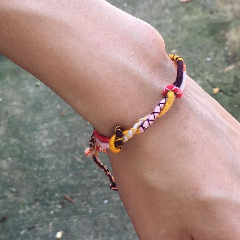 【Lost and find】 西藏 祈福 交缠锁 红粉啡 手带 - 手链/手环 - 宝石 红色