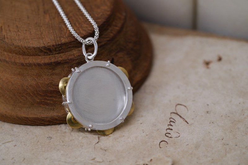 925银迷你管弦乐吊坠系列 - 铃鼓 (不含项链) - 项链 - 纯银 银色