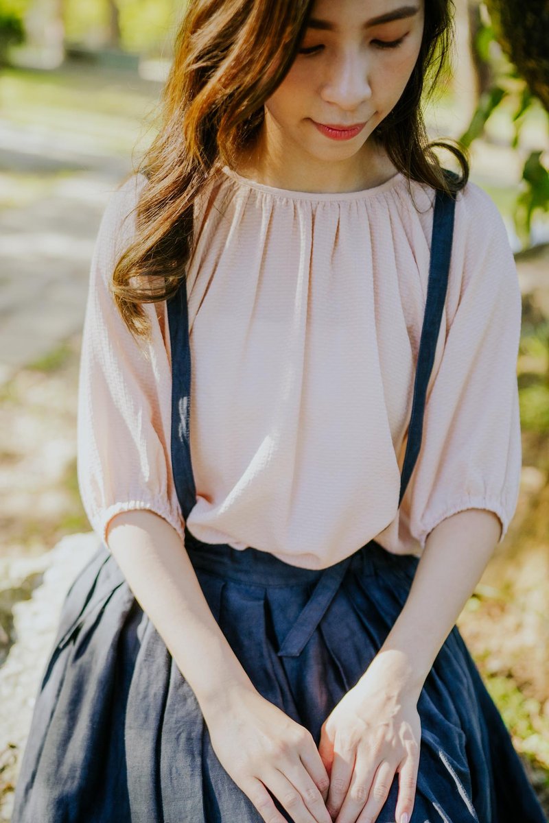 Donna top 粉嫩暗纹上衣 - 女装上衣 - 棉．麻 粉红色