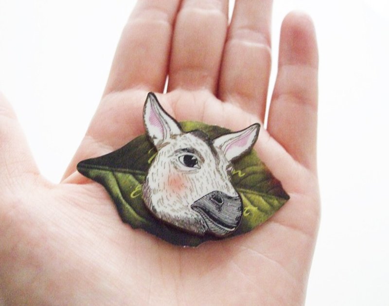 donkey brooch - 胸针 - 木头 咖啡色