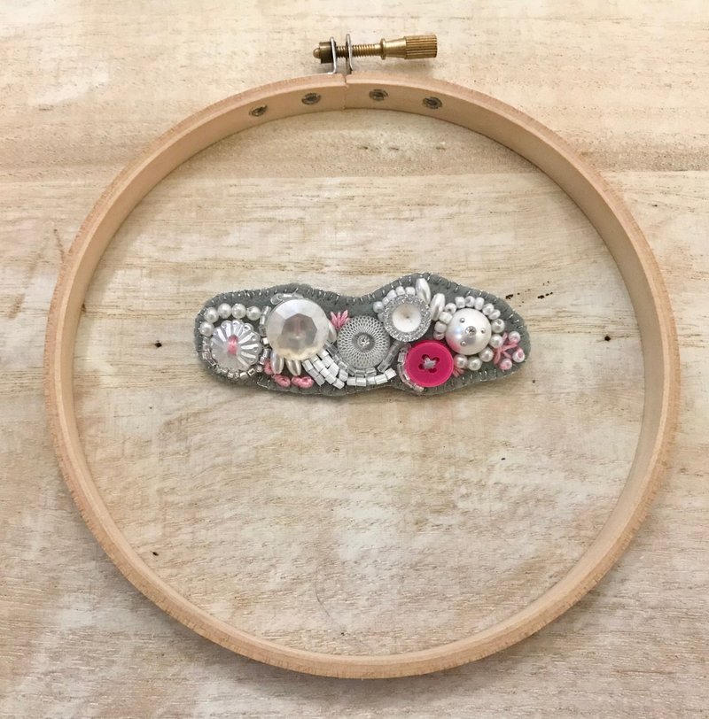 扣子花粉红 - 胸针 - 塑料 红色