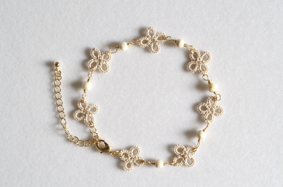 Tatting lace florets and river stone bracelet - 手链/手环 - 棉．麻 卡其色