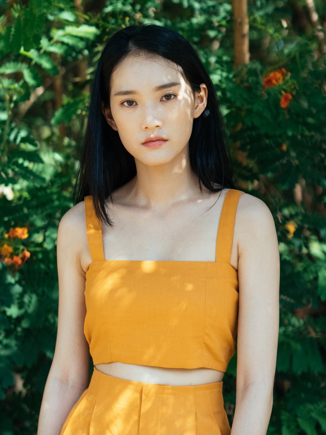(SIZE M) YELLOW COTTON LINEN CAMI CROP TOP WITH BAND STRAP AND BACK SMOCKING - 女装上衣 - 棉 黄色