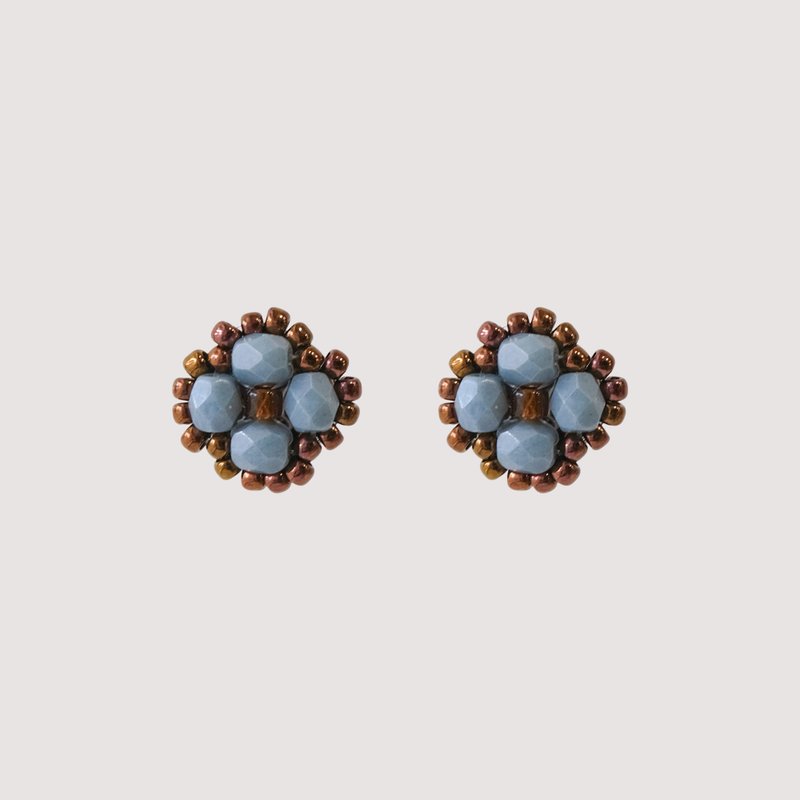 描边小花耳环 - 蓝棕 耳针耳夹 - 耳环/耳夹 - 玻璃 蓝色