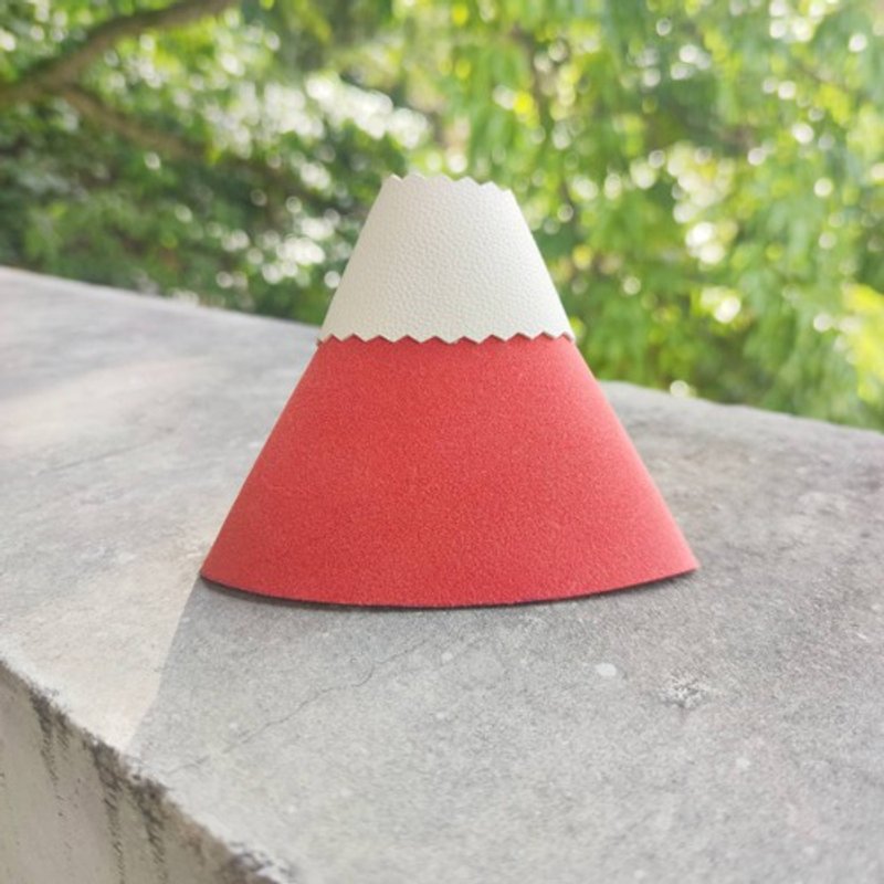 縁起物のコロッと丸い革製の富士山の置物　赤富士　インテリアとして部屋や、お正月を盛り上げます - 摆饰 - 真皮 