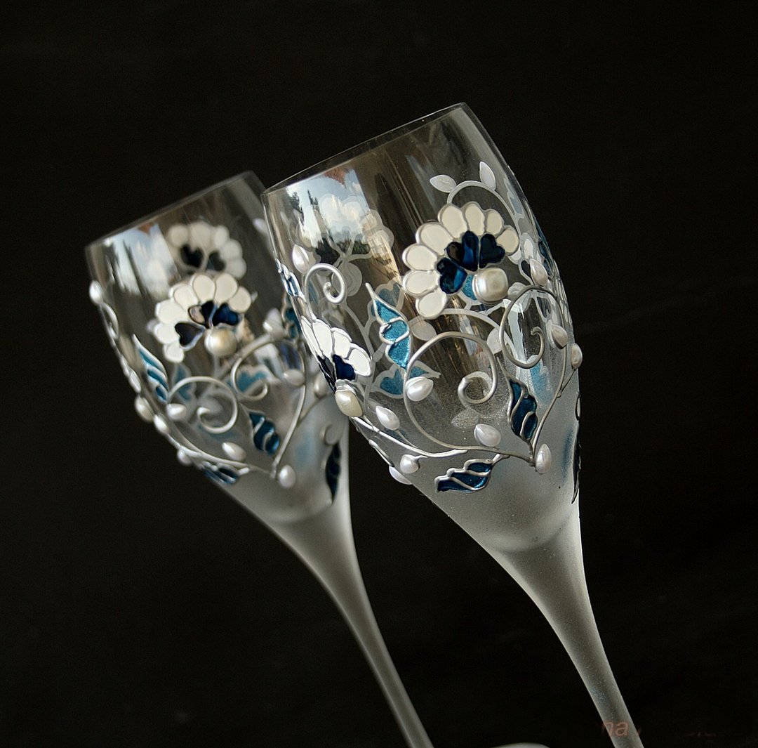 Wine Glasses, Wedding Glasses, Blue White Flowers Pearls Hand Painted, set of 2 - 酒杯/酒器 - 玻璃 蓝色