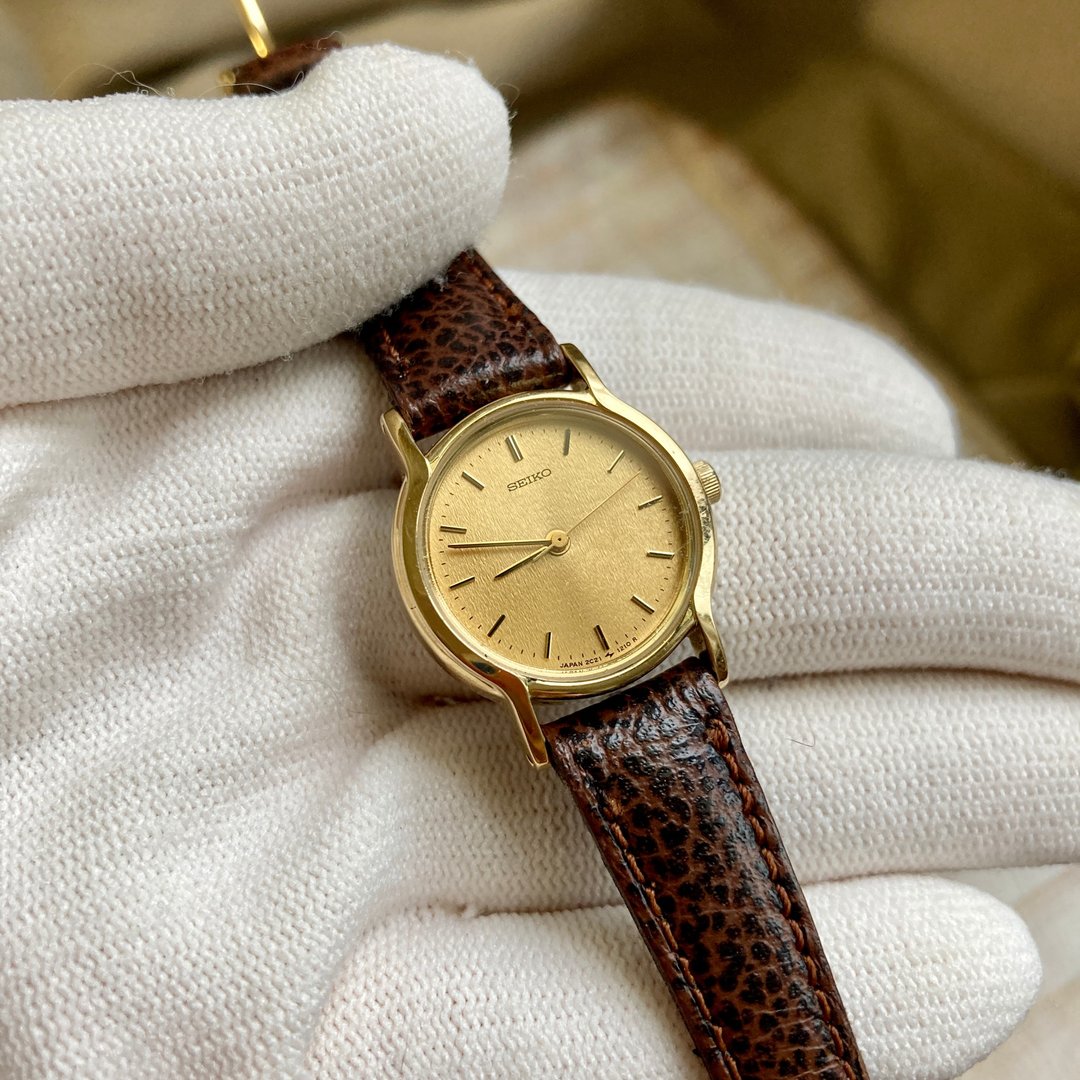 SEIKO 经典金色圆形表壳 细颗粒金表盘 真皮表带 古董表 vintage - 女表 - 其他金属 金色