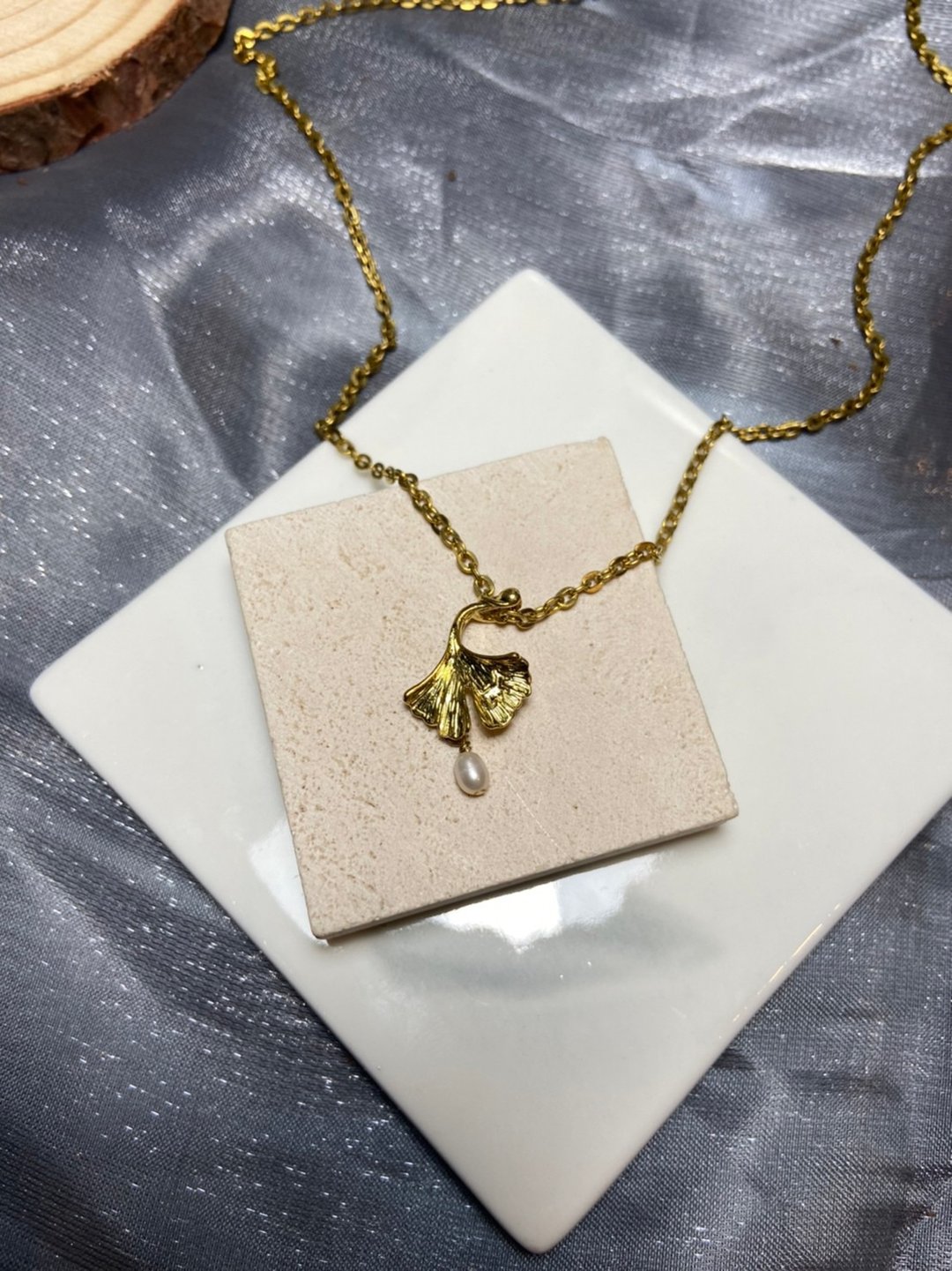黄铜银杏叶珍珠项链 - 项链 - 其他金属 金色