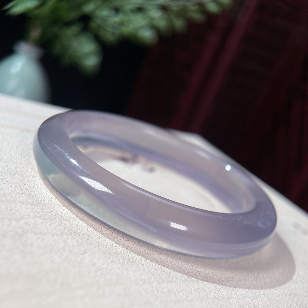 玻璃体灰紫萤石手镯55MM 冰透景镯灰紫水晶手环 清甜迷人 衬肤色 - 手链/手环 - 水晶 灰色