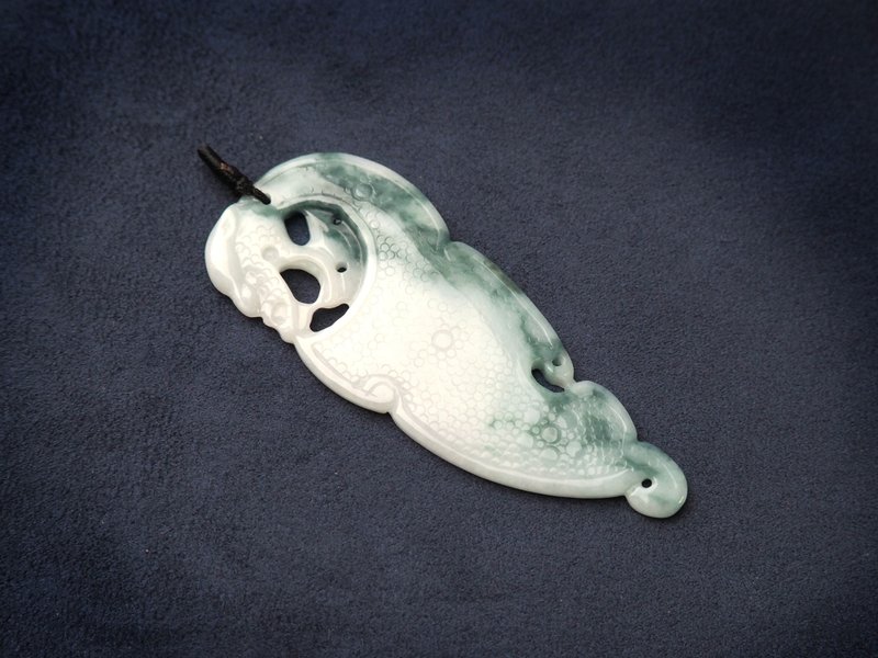 珠鳞 | 糯种白底飘花翡翠 | 天然翡翠玉佩摆件 - 项链 - 玉石 白色