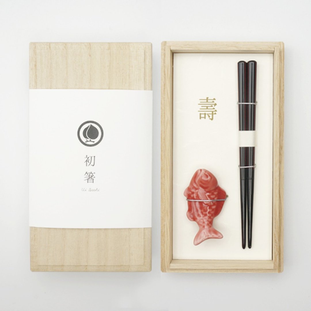 Hyosaemon Wakasa-nuri 第一支筷子，黑色 一套装在桐木盒中的礼品套装，内含 1 双筷子和 1 个筷子，是宝宝出生后放入嘴里的第一根筷子。 - 筷子/筷架 - 木头 