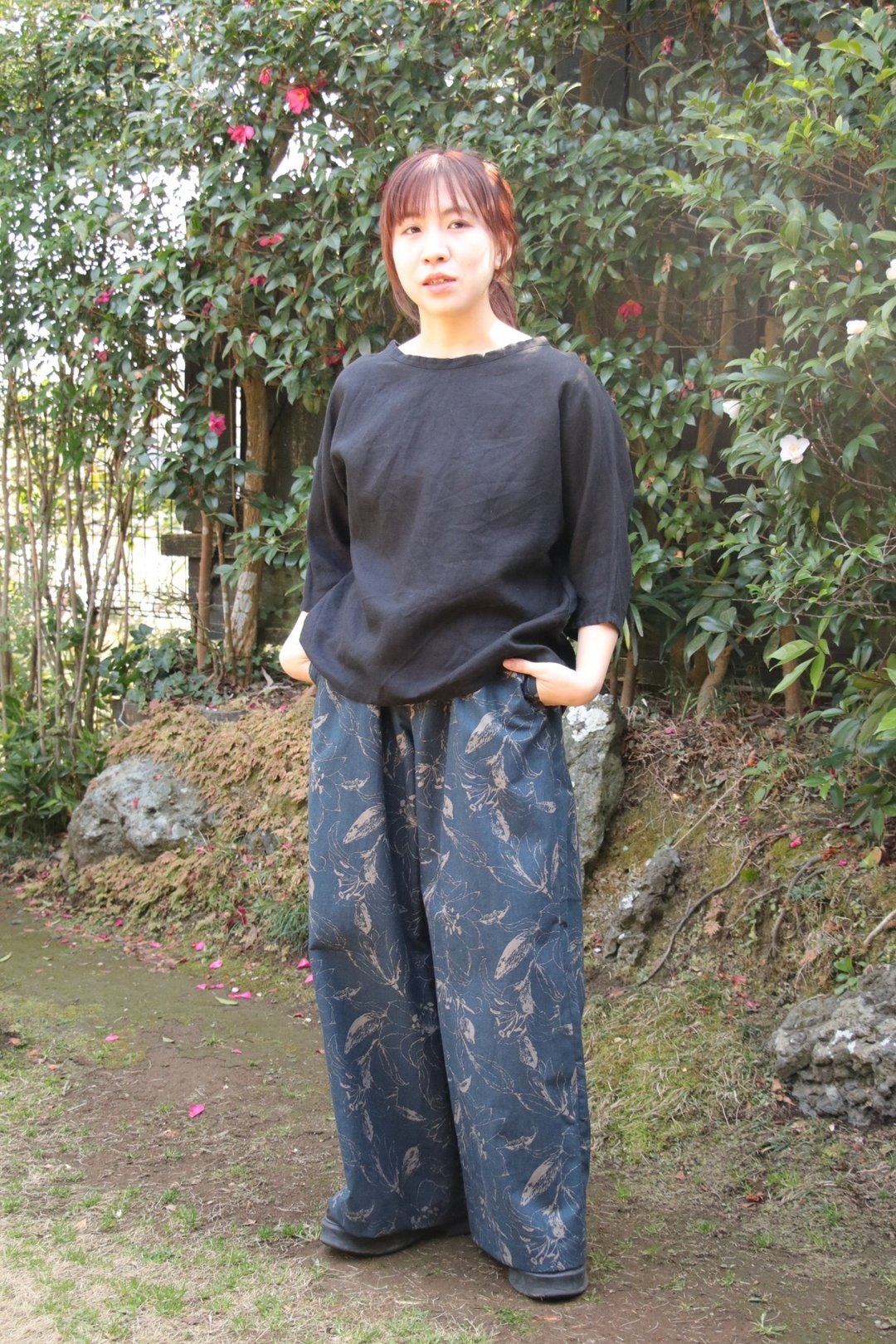 棉麻印花百合宽裤 - 深蓝色 - 女装长裤 - 棉．麻 蓝色