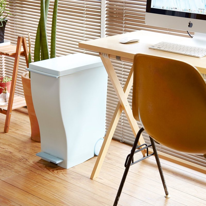 日本岩谷Iwatani 纯色曲线长型可分类脚踏垃圾桶(附轮)-33L - 垃圾桶 - 塑料 多色