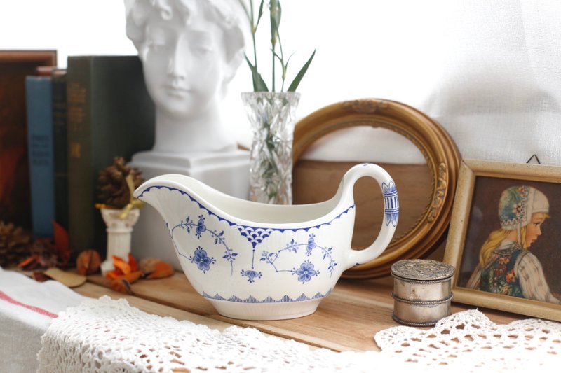 少见百年老英国古董唐草酱汁盅-大 - 浅碟/小碟子 - 陶 