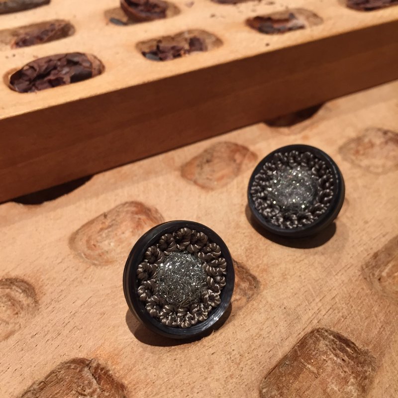 高质感复古花式银葱耳夹式 - 耳环/耳夹 - 树脂 