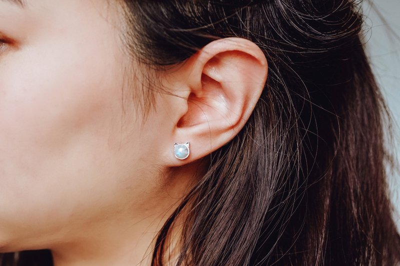 喵咪银镶月亮石耳环 925纯银 - 耳环/耳夹 - 宝石 银色