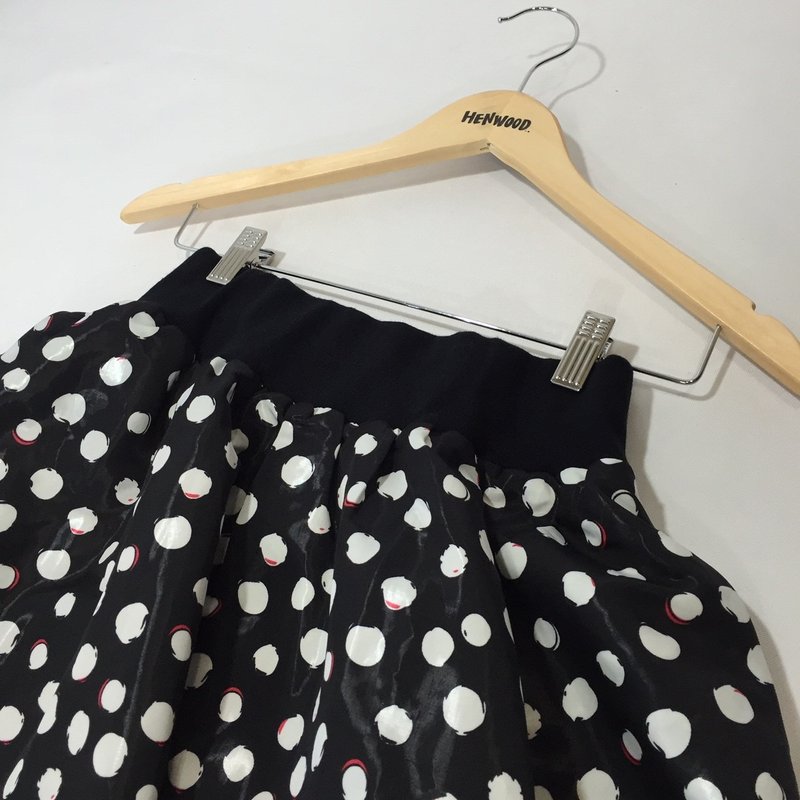 -鷄母坞-罗纹腰头设计双面穿伞裙 - 裙子 - 聚酯纤维 黑色