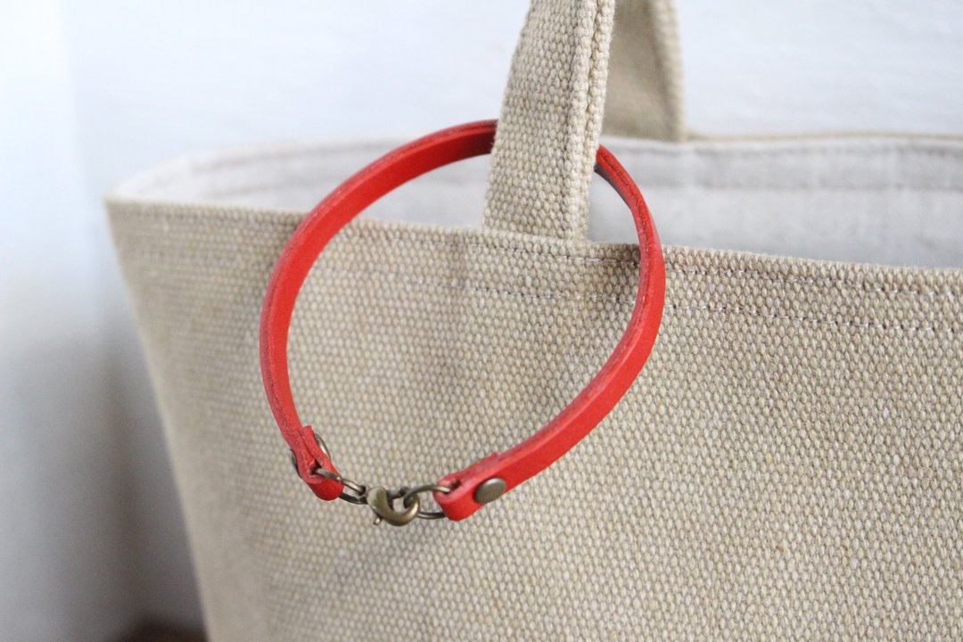 Genuine leather leather strap red - 吊饰 - 真皮 多色
