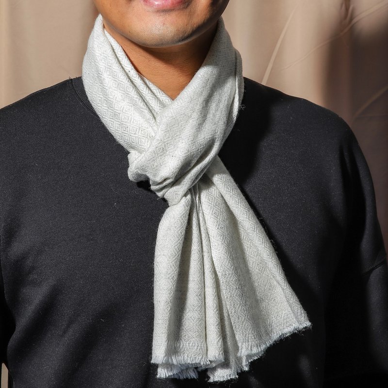 【窄版】喀什米尔羊毛围巾 无染浅灰钻石格纹 脖围 手工编织 男女 - 围巾/披肩 - 羊毛 灰色