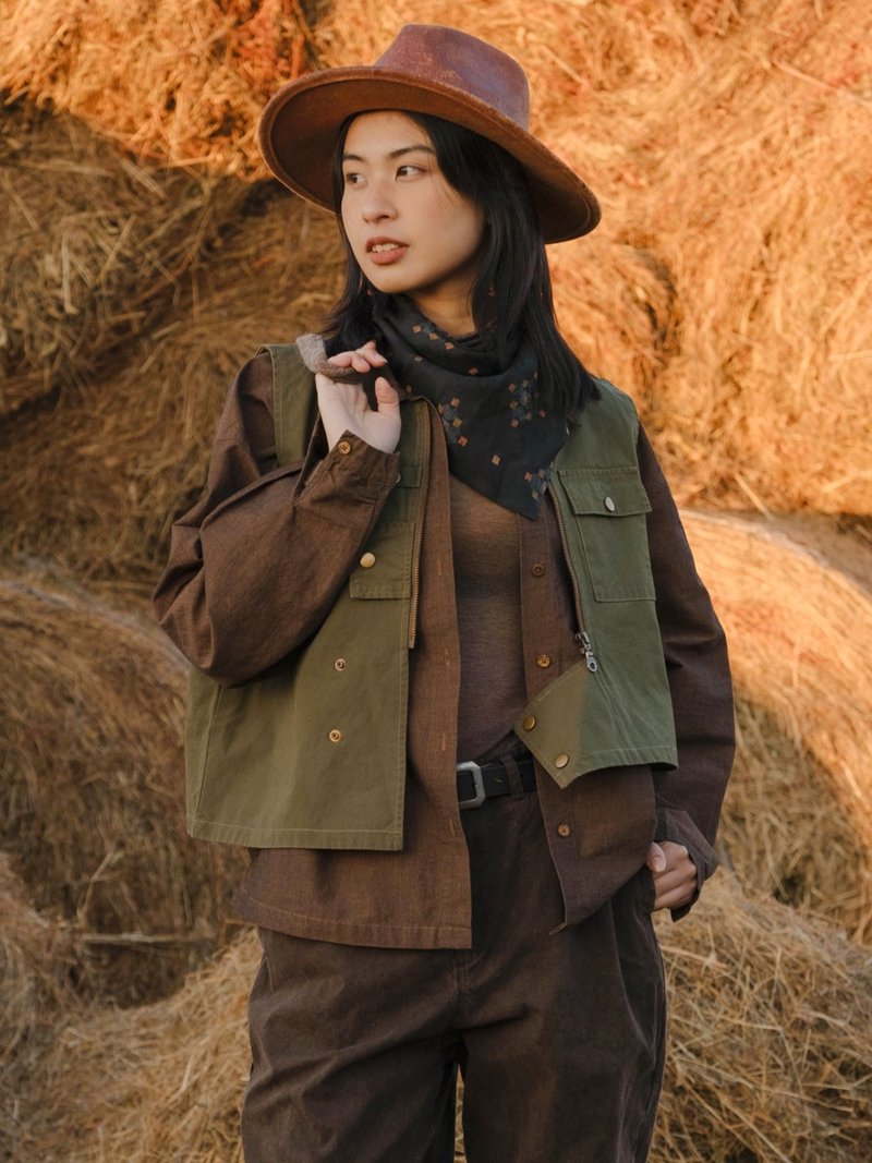 秋香色 全棉不規則工裝馬甲 植物染綠馬夾 - 女装休闲/机能外套 - 棉．麻 绿色