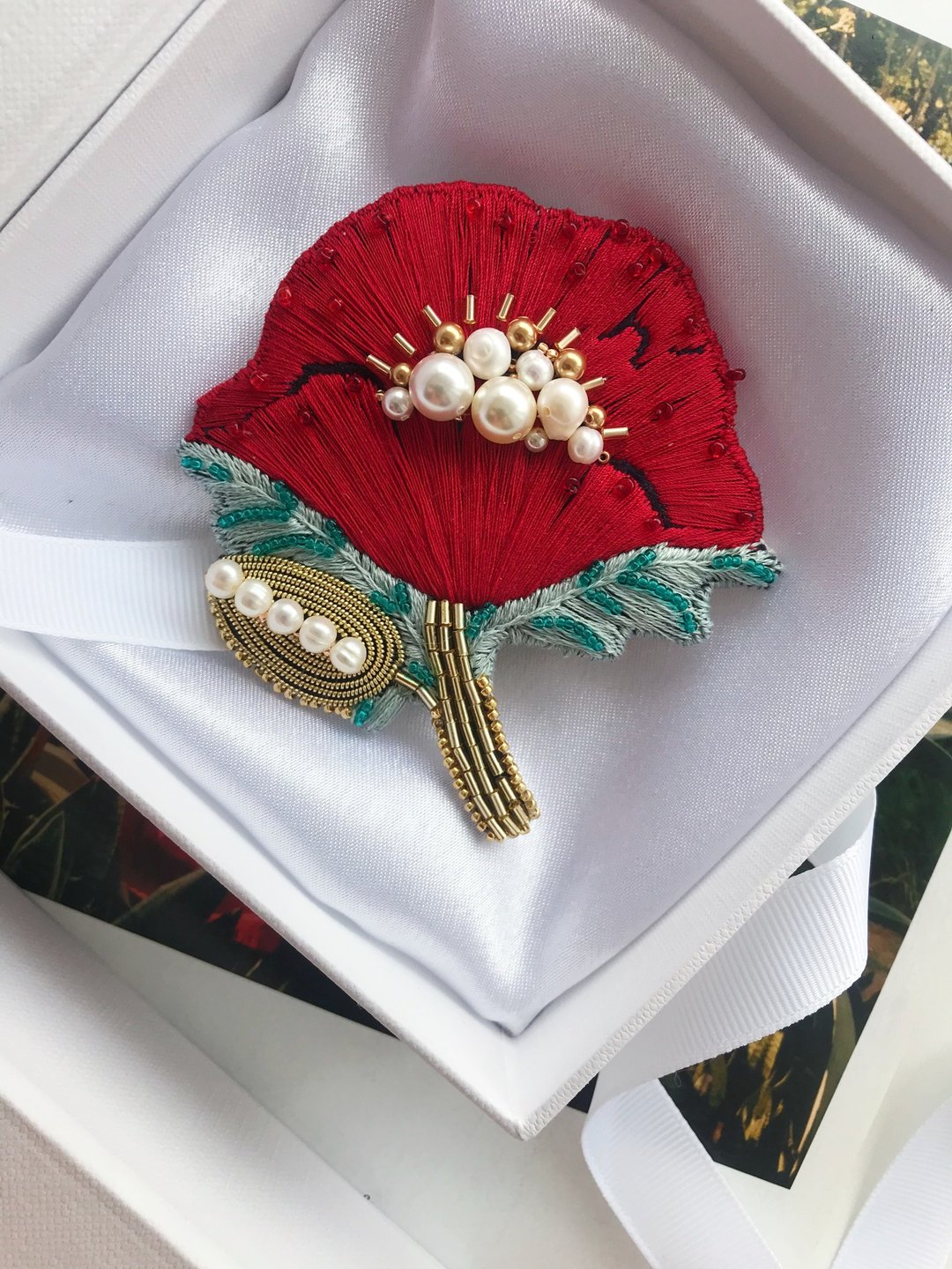 Red Poppy embroidered beaded brooch handmade, art beads brooch - 胸针 - 绣线 红色
