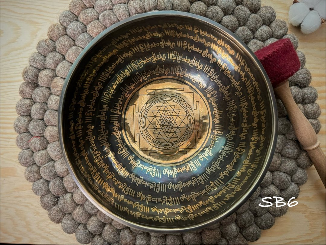喜马拉雅。顶极灵疗颂钵。全手工黑金檀城曼陀罗。Om镇手 - 摆饰 - 其他金属 