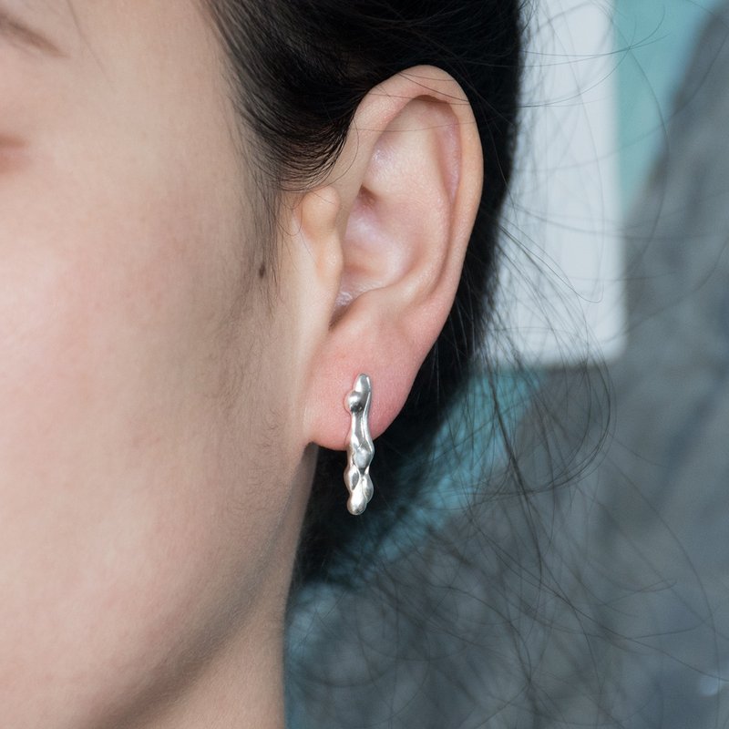 原创手工不规则线形925纯银耳钉 短款 - 耳环/耳夹 - 纯银 银色