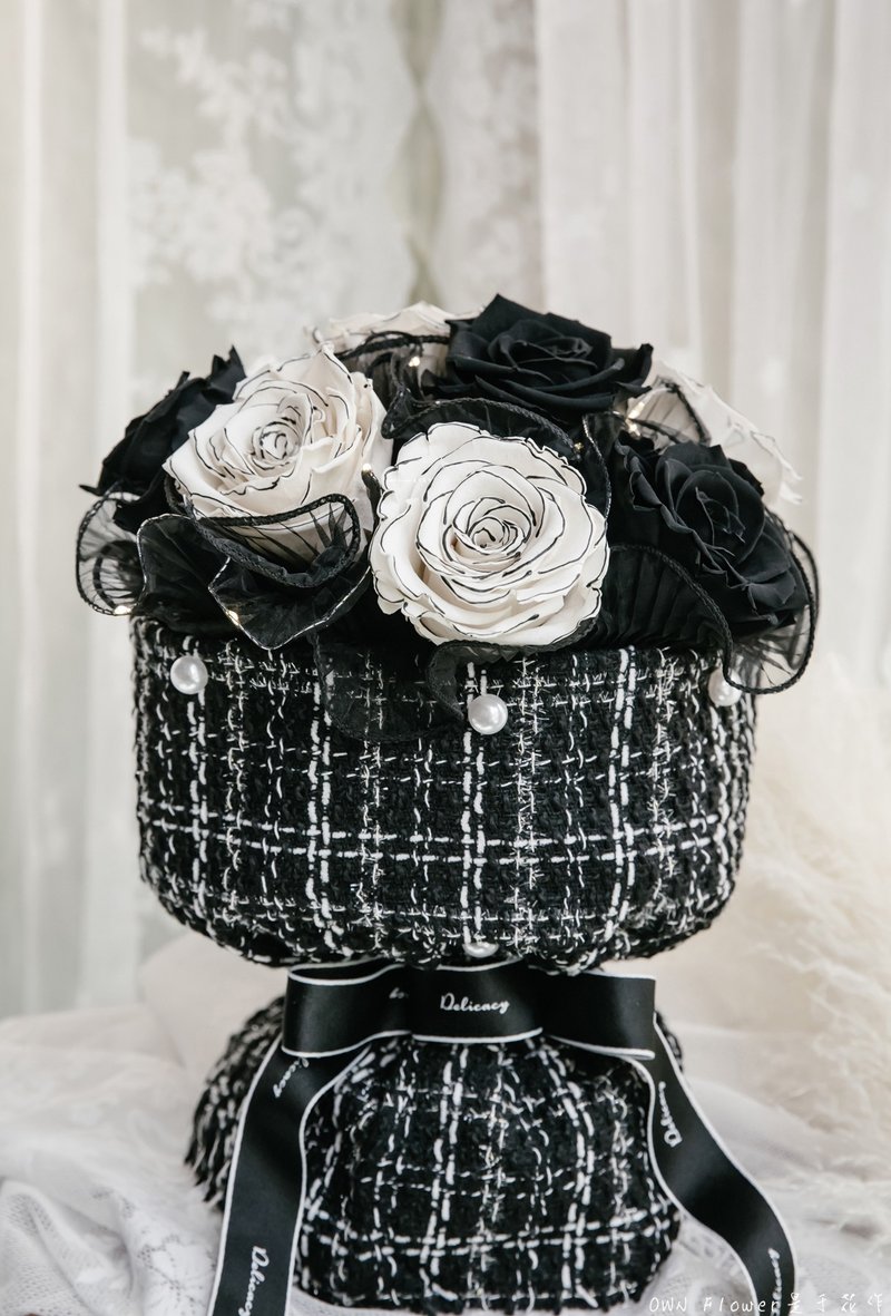 小香风花束附礼盒/香奈儿花束/永生花束/9朵厄瓜多尔尔大玫瑰/不凋花 - 干燥花/捧花 - 植物．花 黑色