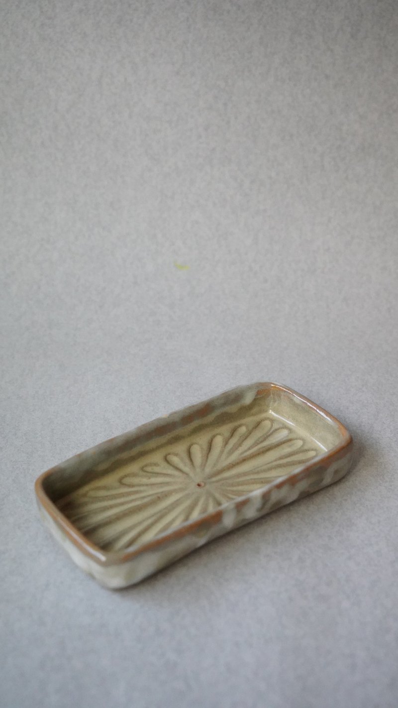 • 米粒出陶中 • 054 很久以前有个传奇 - 放射线香盘 - 香薰/精油/线香 - 陶 多色