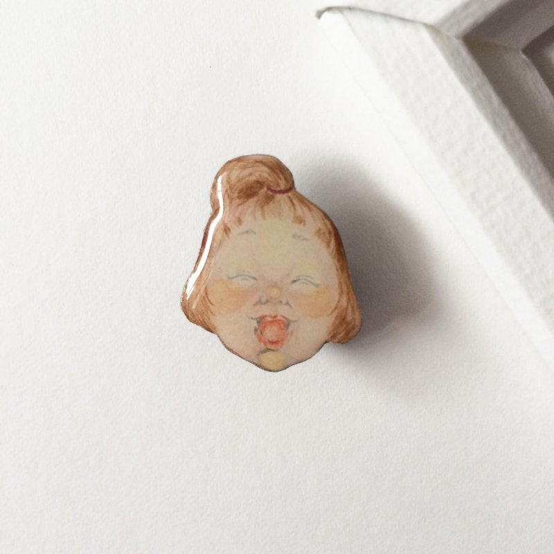 #15 小女孩 HAPPY ：手工制作胸针 - 胸针 - 塑料 黄色