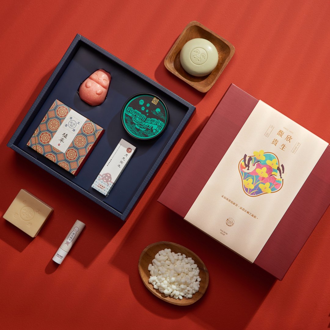 馥贵欣生春节礼盒-香氛皂/兔年纪念皂/护唇膏/四入礼盒 - 肥皂/手工皂 - 植物．花 