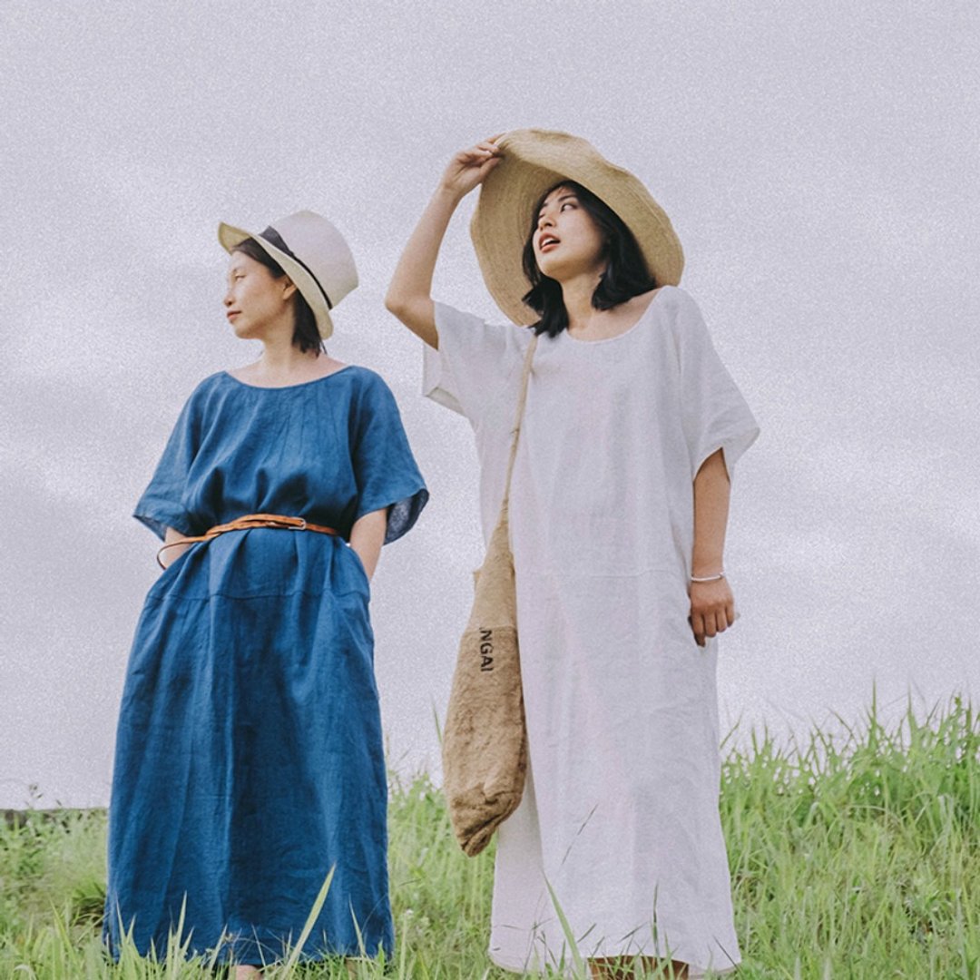 靛藍/白色 複古氣質寬松圓領洋裝 純亞麻蝙蝠袖連衣裙 天然植物染 - 洋装/连衣裙 - 棉 蓝色