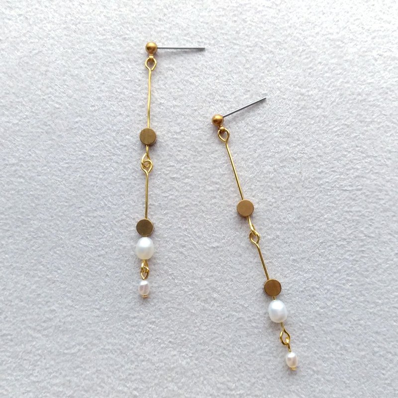 e008摇曳1-黄铜珍珠针式/夹式耳环 - 耳环/耳夹 - 宝石 白色