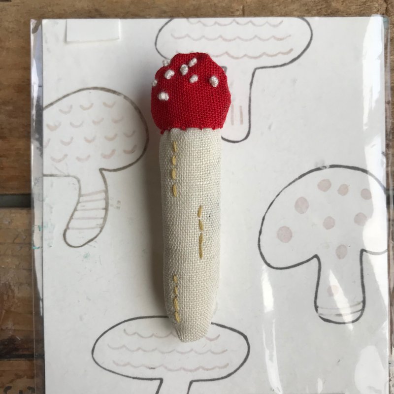 红蘑菇/别针 - 胸针 - 棉．麻 红色