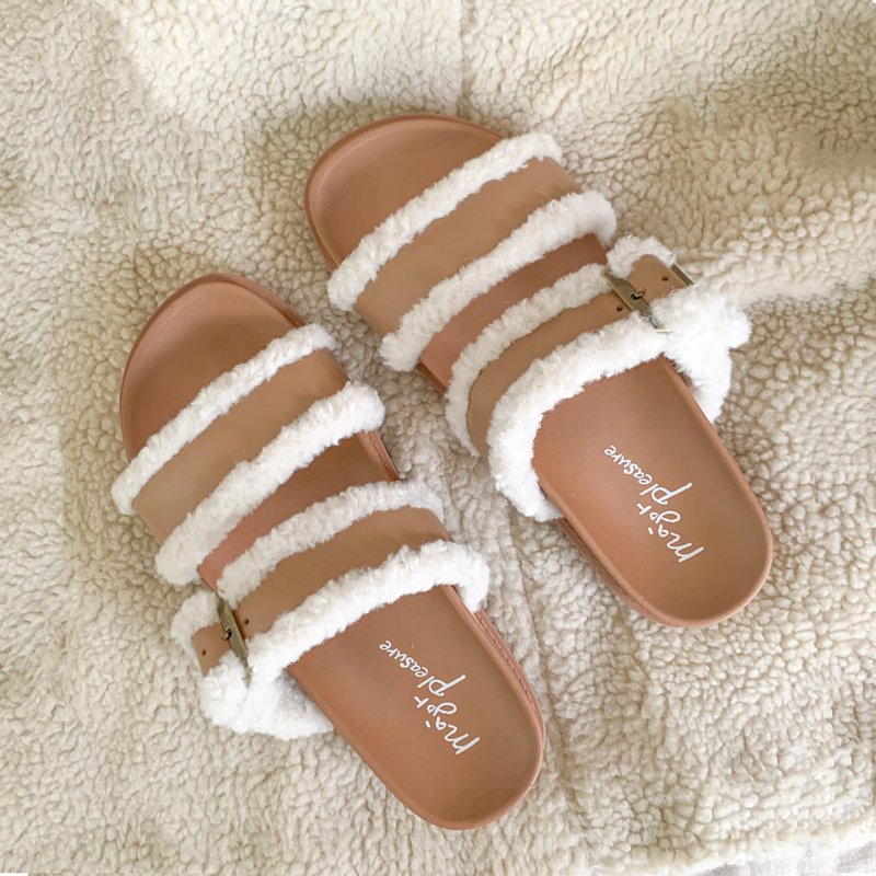 雪花熊宝宝! 扣饰拼皮革髦毛拖鞋 肤色【Major Pleasure】-小浣熊 - 拖鞋 - 真皮 卡其色